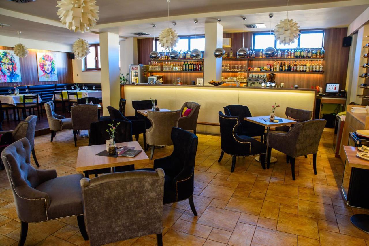 Hotel Rezident Turčianske Teplice Esterno foto