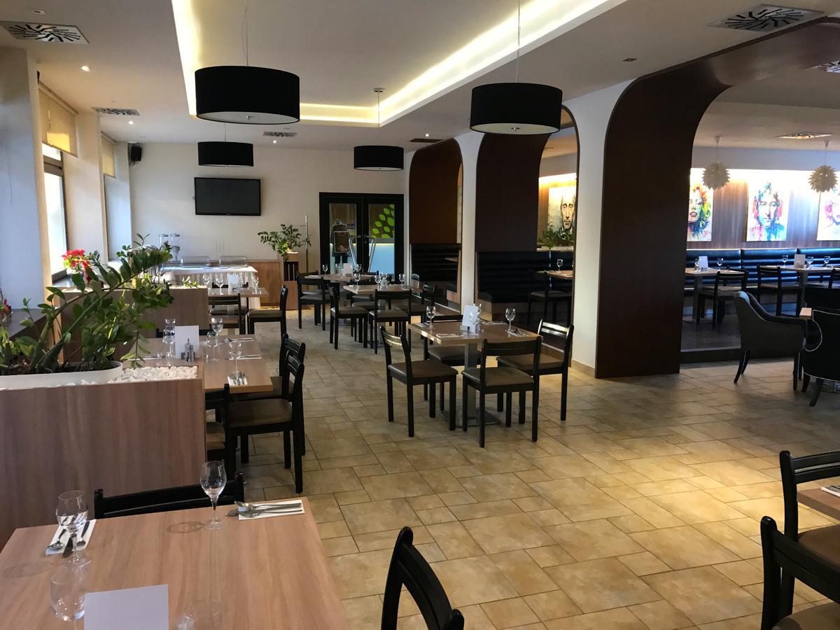 Hotel Rezident Turčianske Teplice Esterno foto
